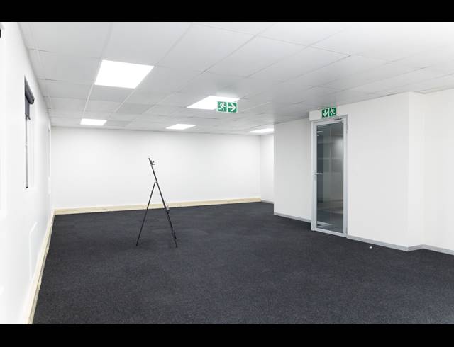 88M² OFFICE TO LET IN VORNA VALLEY